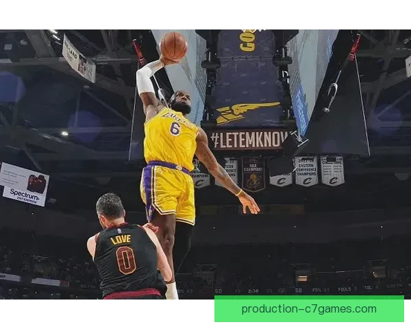 詹姆斯爆发砍下三双湖人强势逆转重返西部前四冲击季后赛席位关键阶段